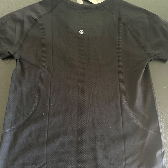 Lululemon Swiftly Tech Short-Sleeve Shirt 2.0 Hip Length - Picture 3 of 5